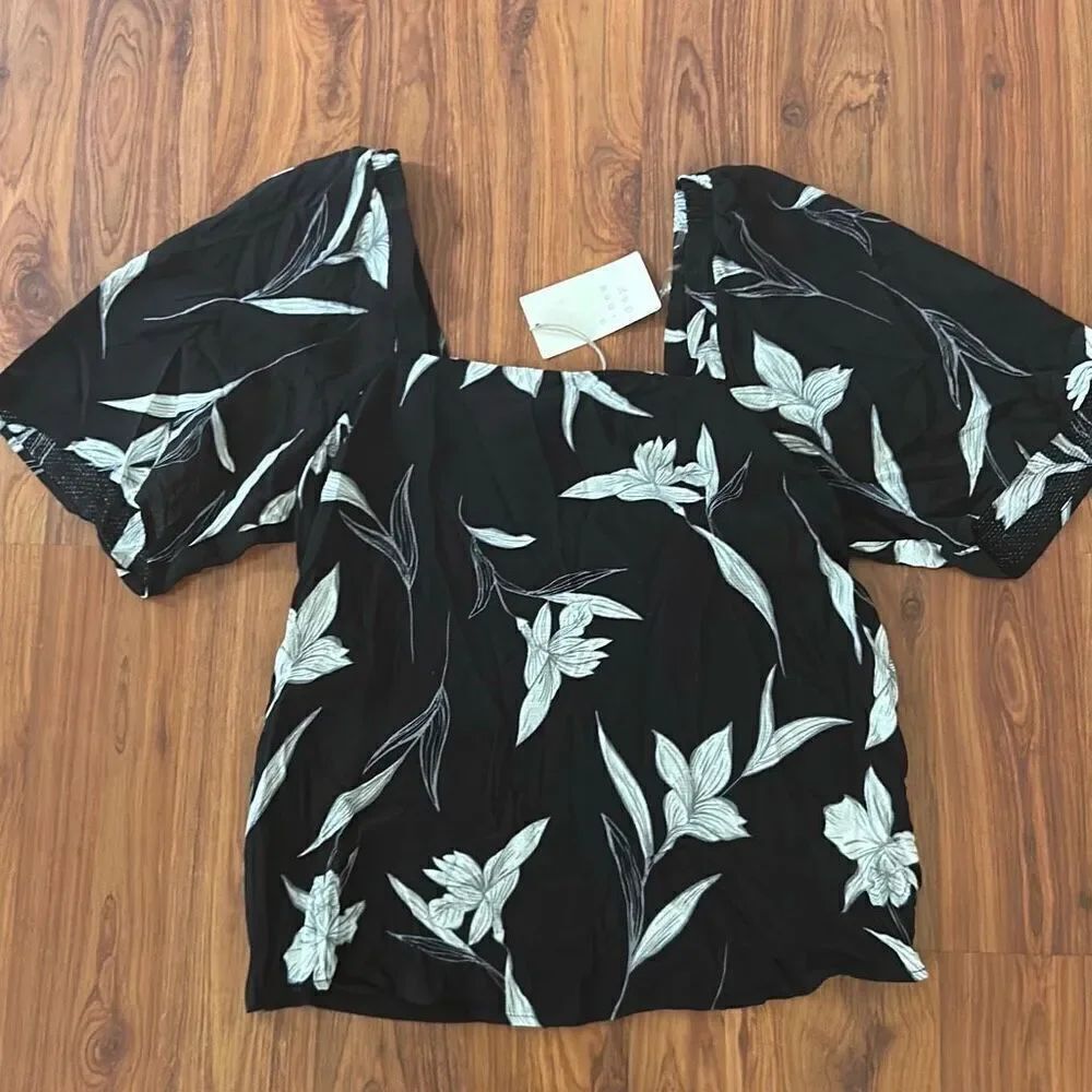 NWT black and white tropical rayon  butterfly sleeve blouse size XS